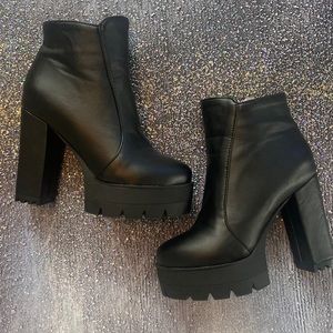 Black zip up platform heals